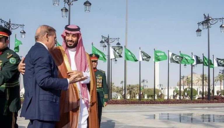 السعودية-تلجأ-إلى-حليف-مسلح-نووياً-مع-تراجع-المظلة-الأمريكية