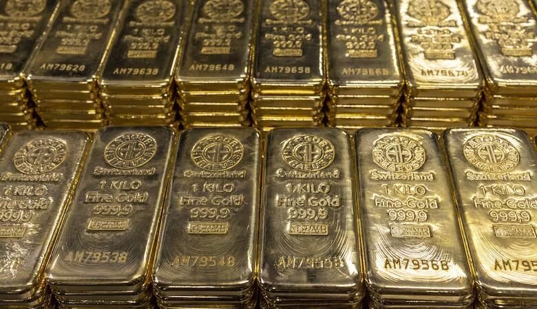  العقود-الآجلة-للذهب-تصل-إلى-مستوى-قياسي-بعد-فرض-ترامب-لرسوم-جمركية-على-السوق-“الموثوقة”