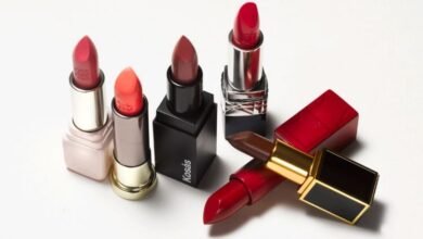 حقيقة-اكتشاف-الرصاص-في-أحمر-الشفاه-عبر-فركه-بالذهب