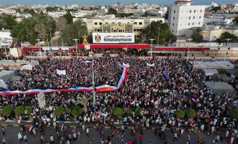 صحيفة:-السعودية-تتحرك-لتقليص-نفوذ-الإمارات-في-اليمن-وتعيد-رسم-موازين-القوة-إقليميًا