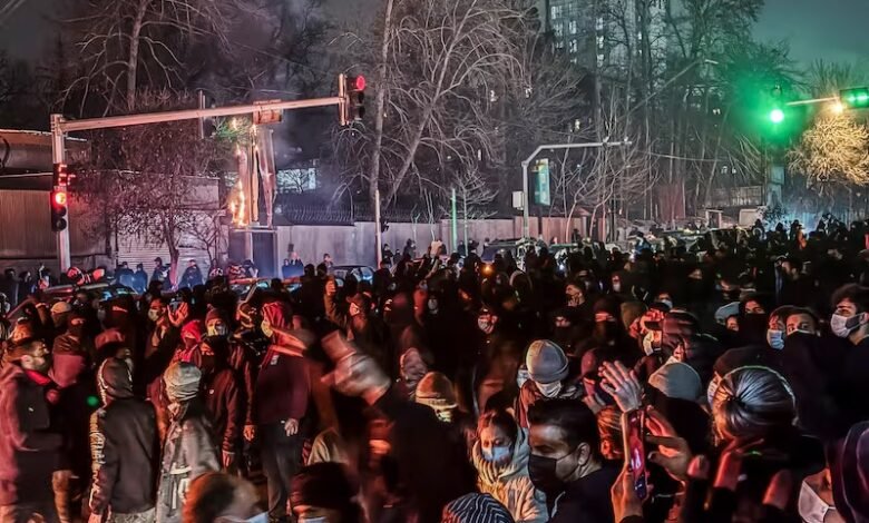 إيران-تهدد-القواعد-الأمريكية-في-الشرق-الأوسط-مع-تجاوز-حصيلة-قتلى-الاحتجاجات-500-شخص